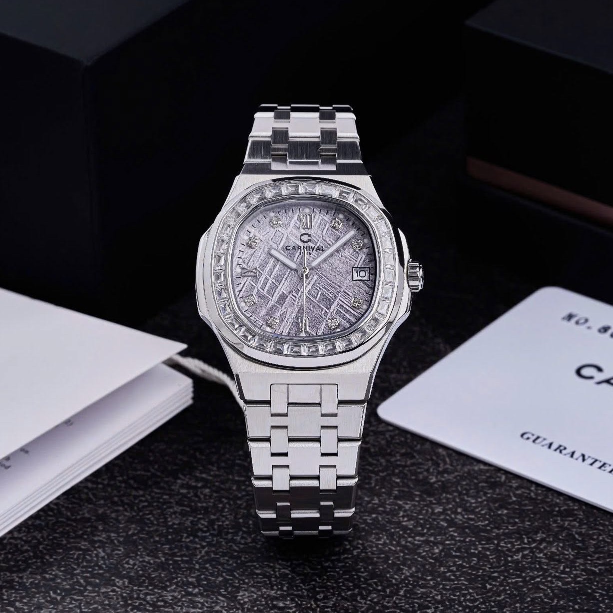 Đồng Hồ Nữ Carnival 8160L2-VT-TT Dây Thép Silver Mặt Thiên Thạch Viền Đá Size 34mm Sapphire