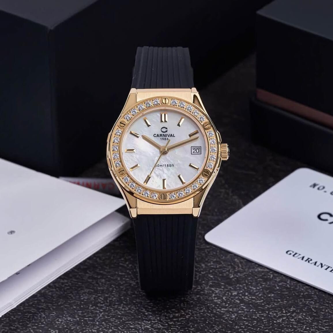 Đồng Hồ Nữ Carnival 8168L2 Dây Cao Đen Mặt Xà Cừ Trắng Đính Đá Vỏ Vàng Gold Size 34mm 8168L2-VV-DCS-TK
