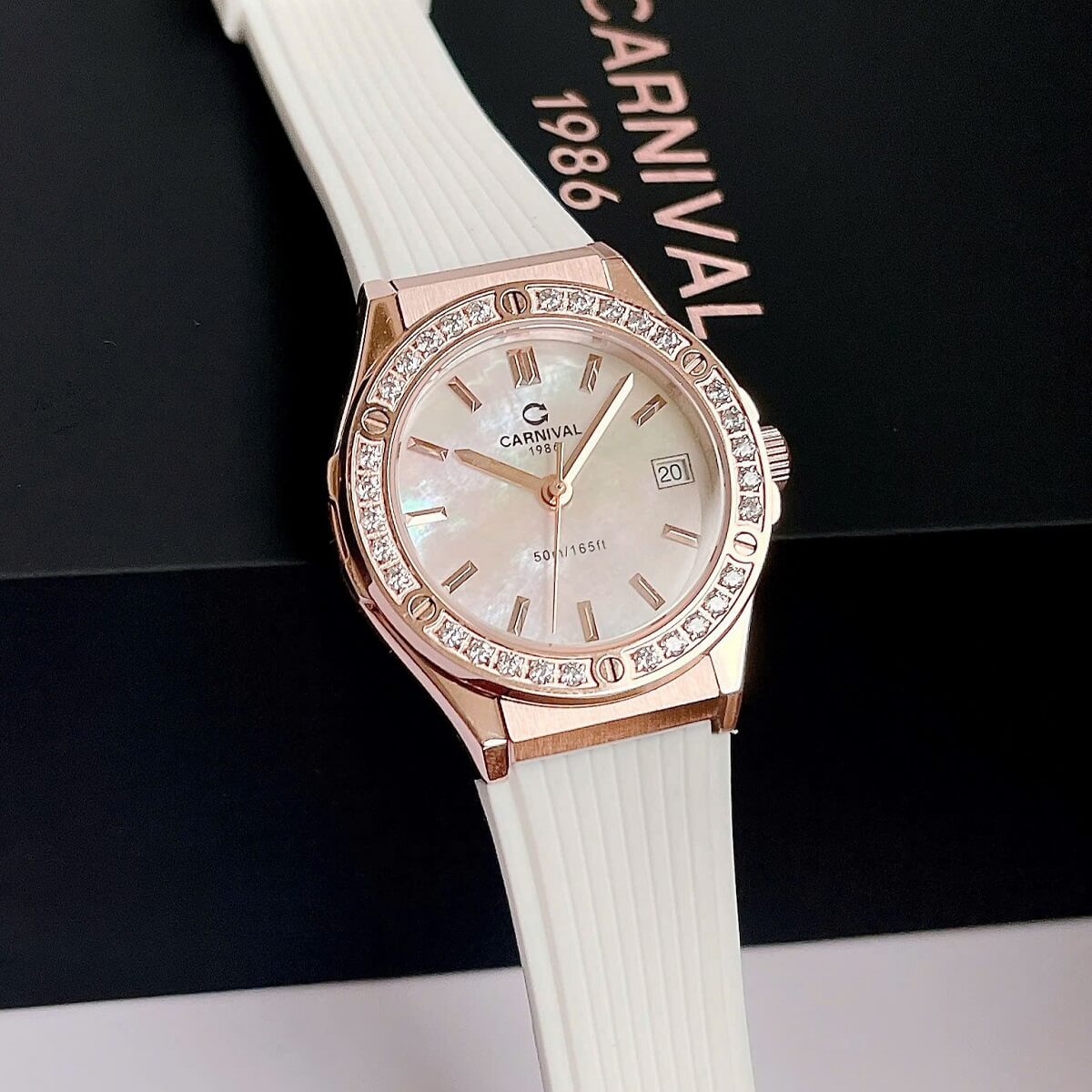 Đồng Hồ Nữ Carnival 8168L2 Dây Cao Su Trắng Mặt Xà Cừ Đính Đá Vỏ Vàng Hồng 34mm