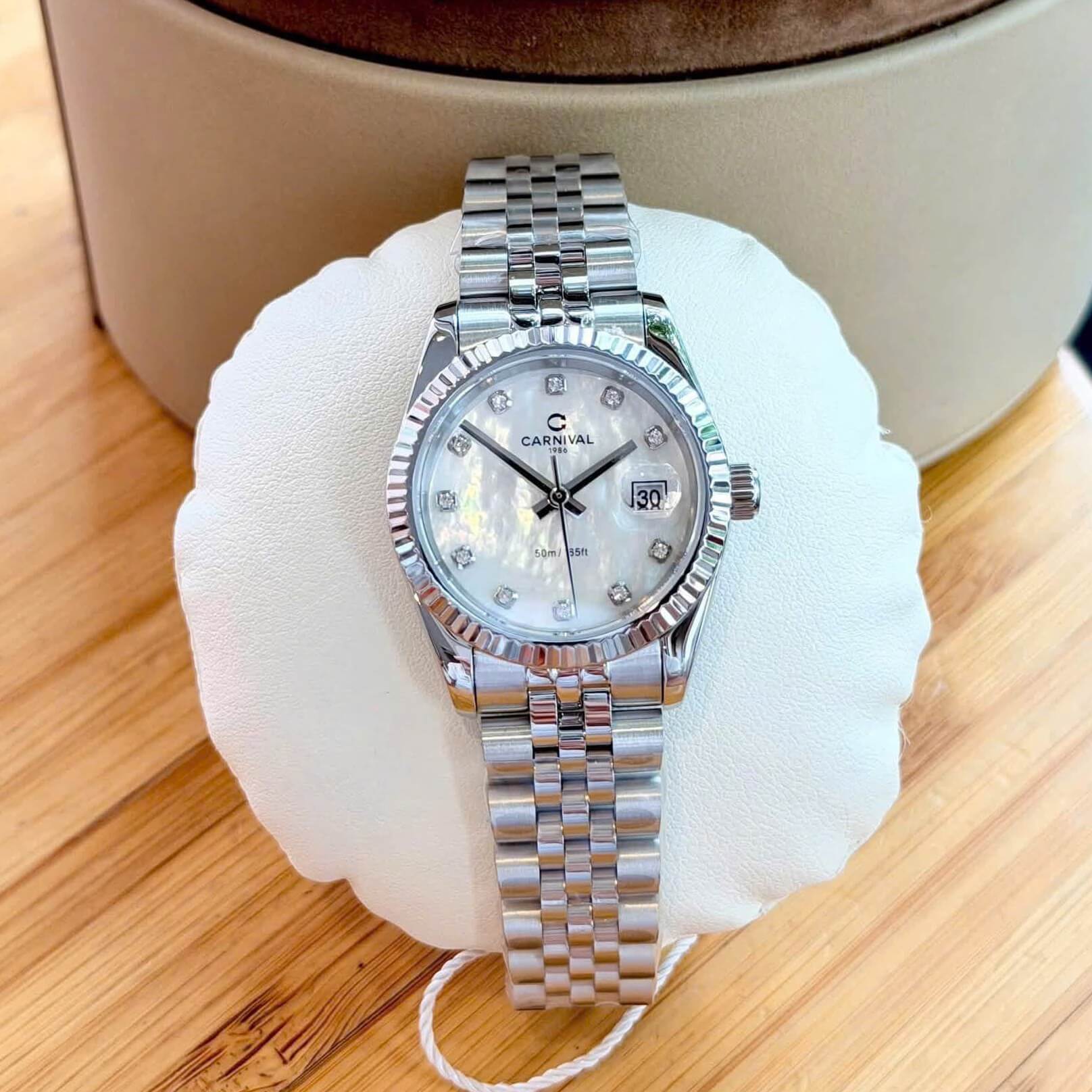 Đồng Hồ Nữ Carnival 8250L-VT-TK Dây Thép Silver Mặt Xà Cừ Trắng Size 30mm Quartz Japan