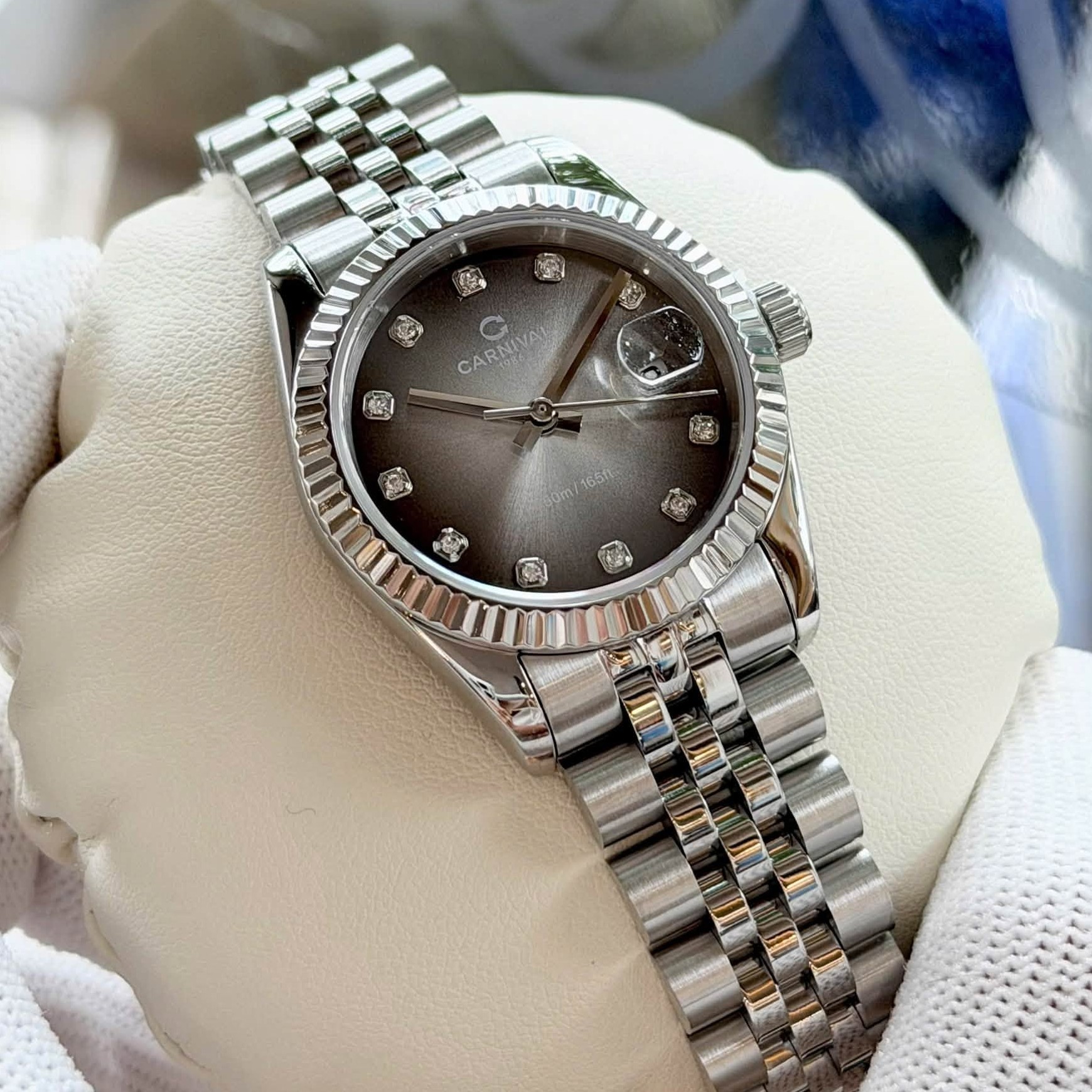 Đồng Hồ Nữ Carnival 8250L-VT-TX Dây Thép Silver Mặt Ombre Đen Xám Size 30mm Quartz Japan