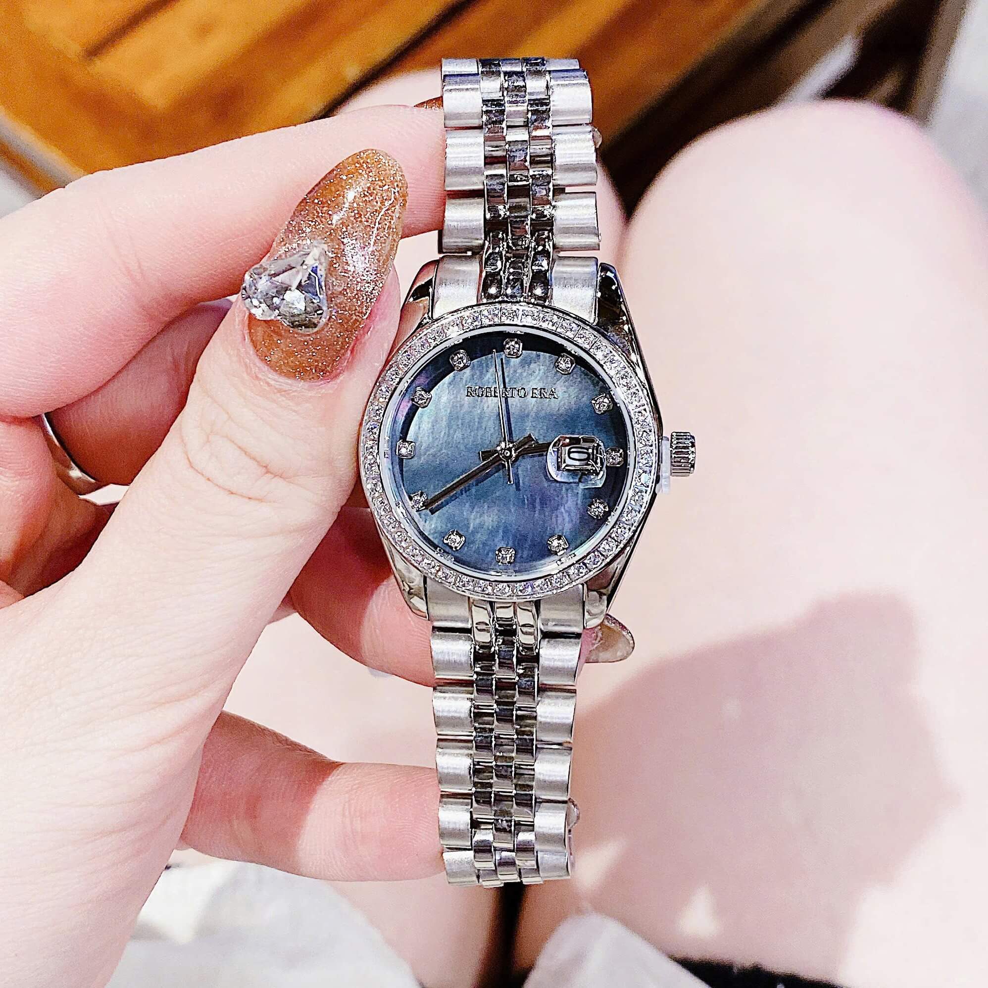 Set Đồng Hồ Nữ Roberto Era RE5663 Dây Silver Mặt Xà Cừ Đen Đính Đá Size 31mm