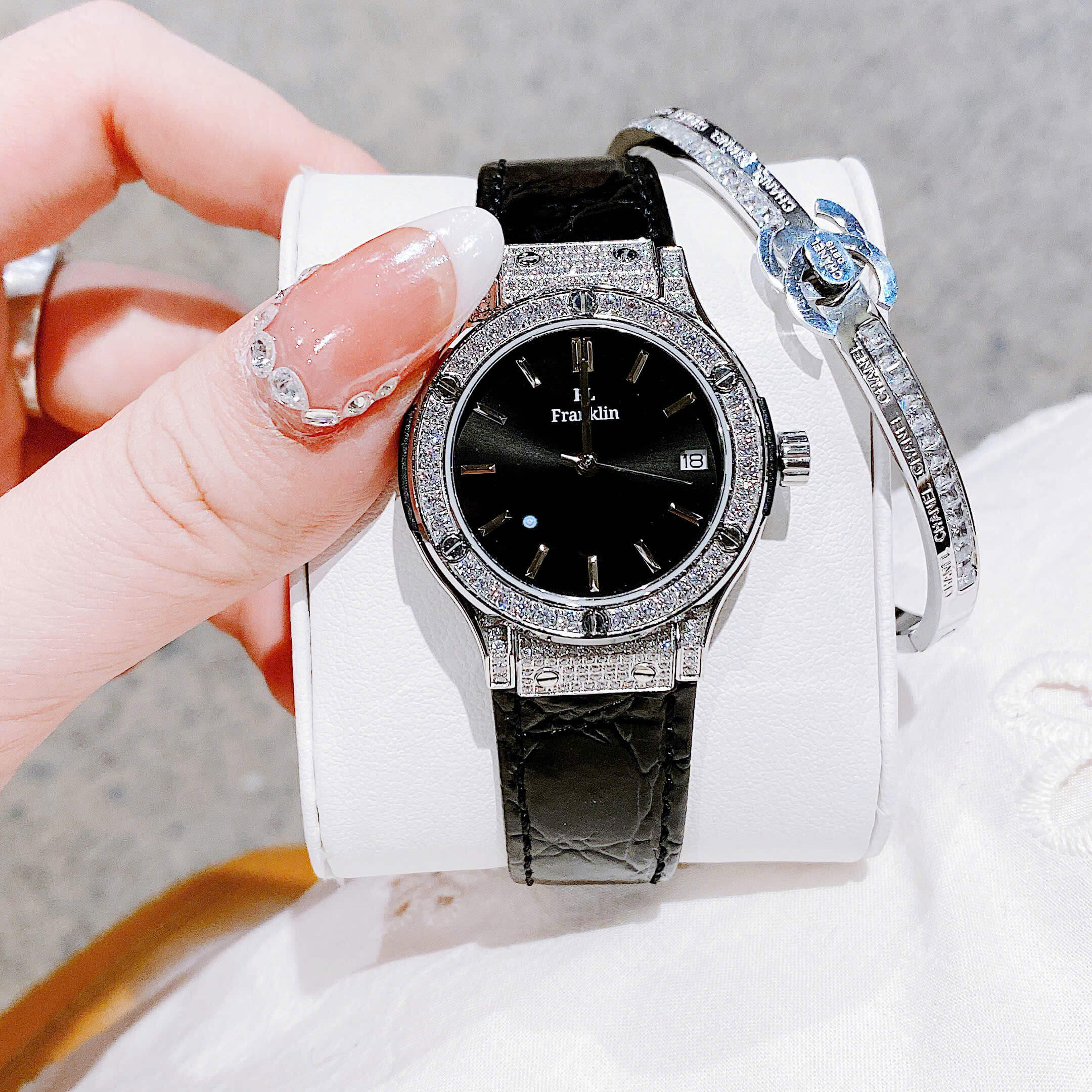 Đồng Hồ Nữ Franklin FL5223 Dây Da Đen Đính Đá Vỏ Silver Size 31mm Tặng Kèm Vòng Tay