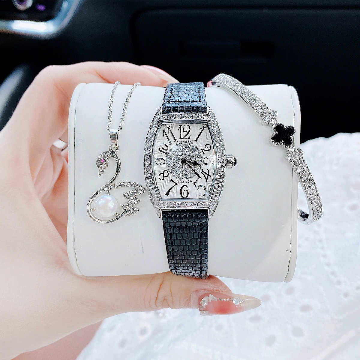 Đồng Hồ Nữ Franklin FL8888 Mặt Ovan Đính Đá Dây Da Đen Silver Size 31mm