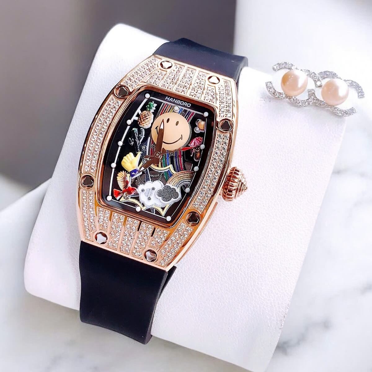Đồng Hồ Nữ Hanboro Mặt Cười Vỏ Ovan Kim Loại Vàng Hồng Đính Đá Dây Cao Su Đen Size 36mm