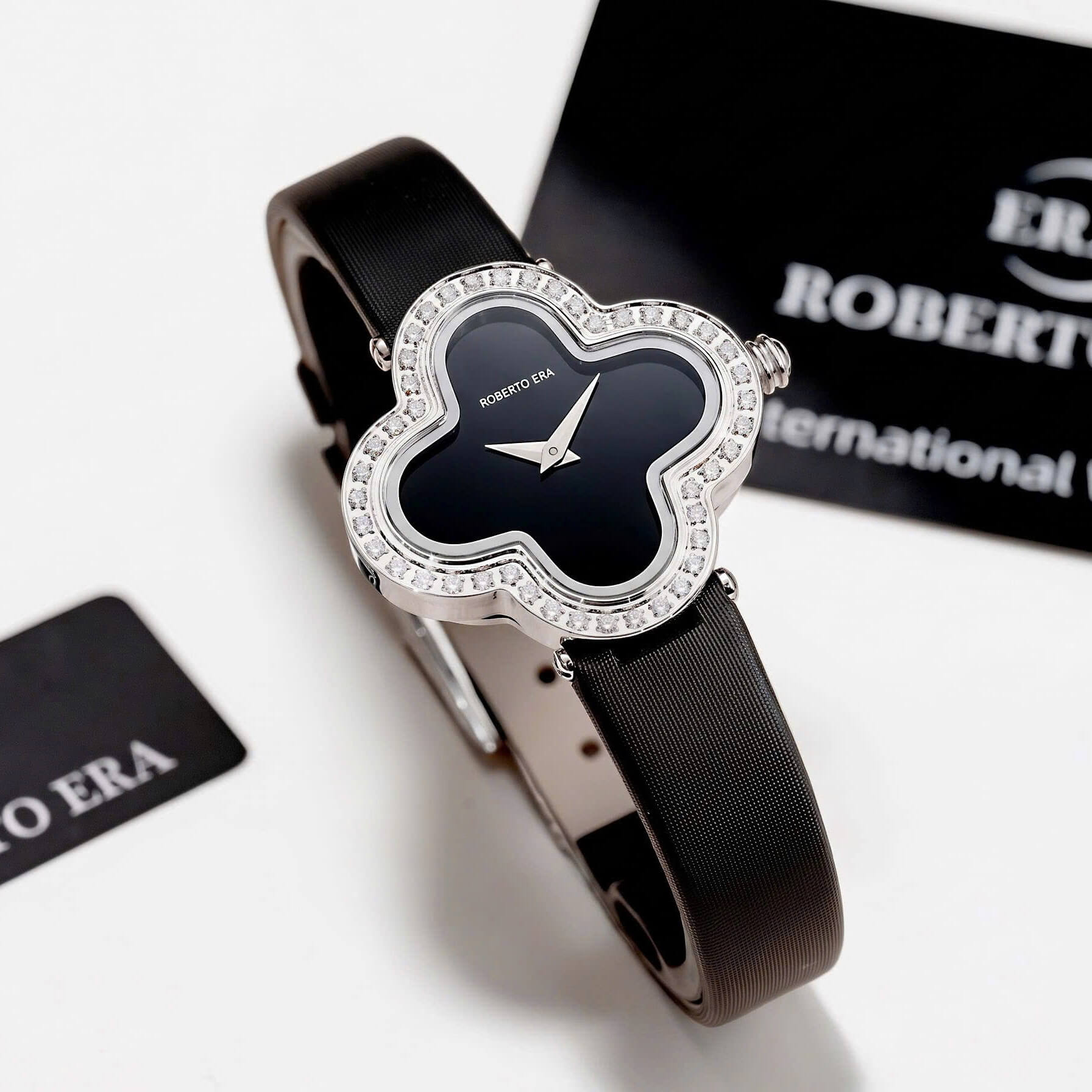 Đồng Hồ Nữ Roberto Era Dây Da Đen Mặt Cỏ 4 Lá Viền Đá Silver Size 28mm ER2602 Chính Hãng