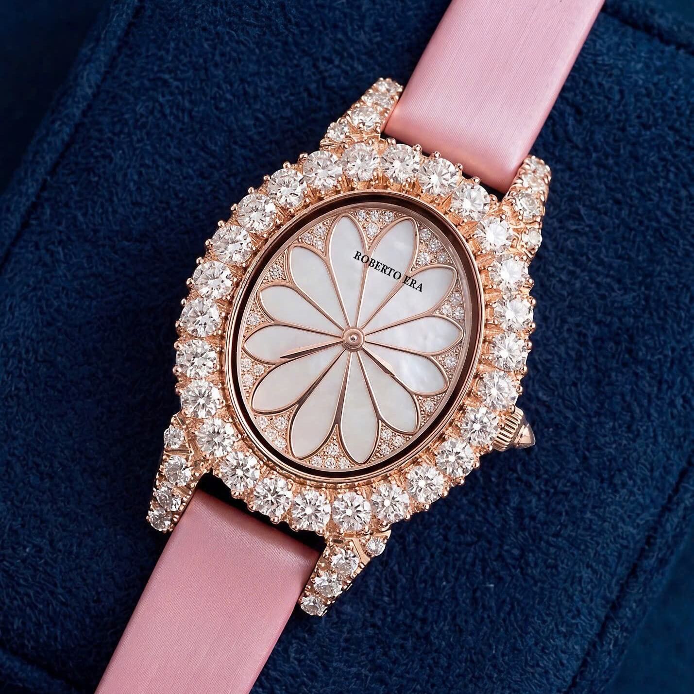 Đồng Hồ Nữ Roberto Era Dây Da Lụa Hồng Mặt Oval Họa Tiết 12 Cánh Hoa Size 33mm Viền Đá Rose RE2208