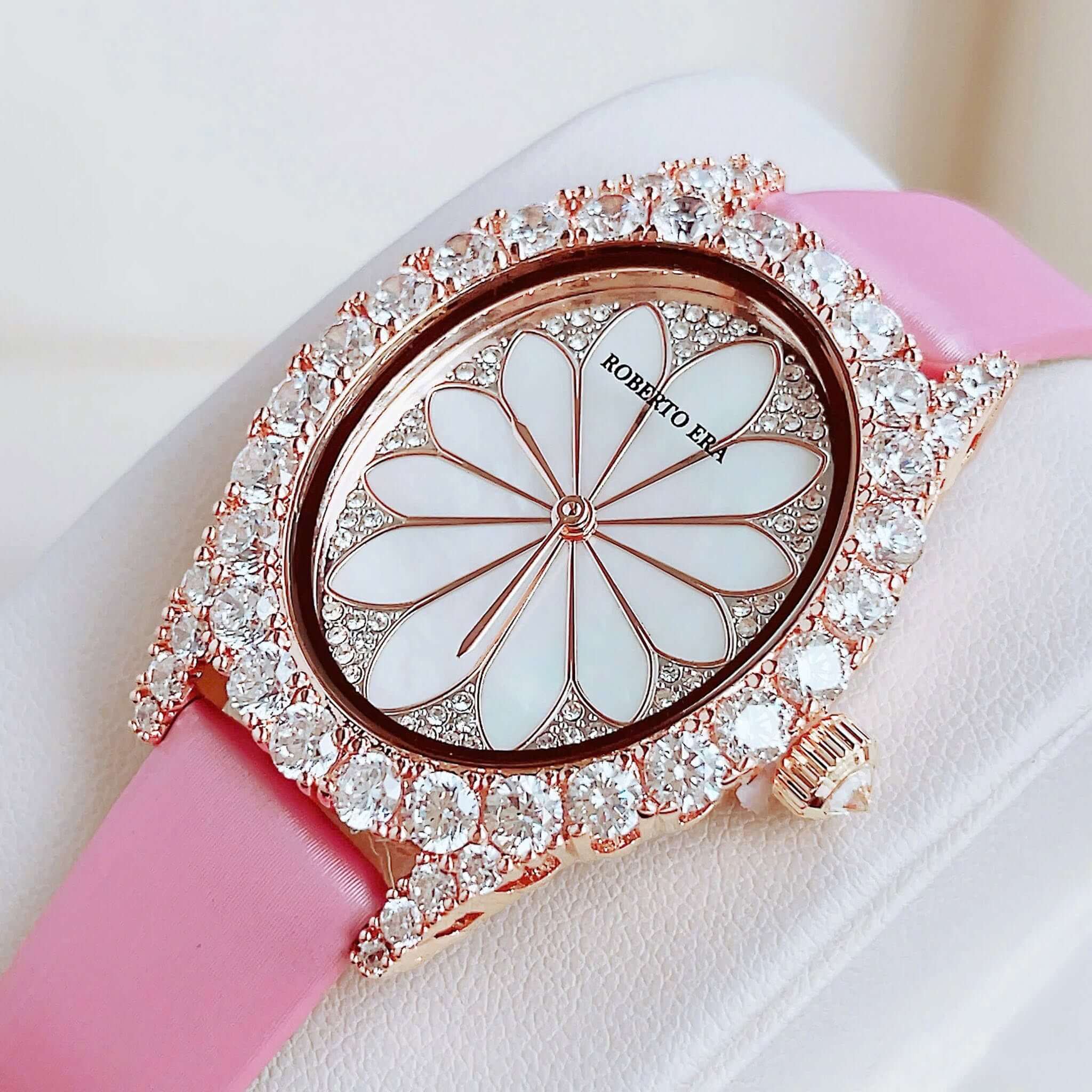 Đồng Hồ Nữ Roberto Era Dây Da Lụa Hồng Mặt Oval Họa Tiết 12 Cánh Hoa Vỏ Rose Size 33mm RE2208