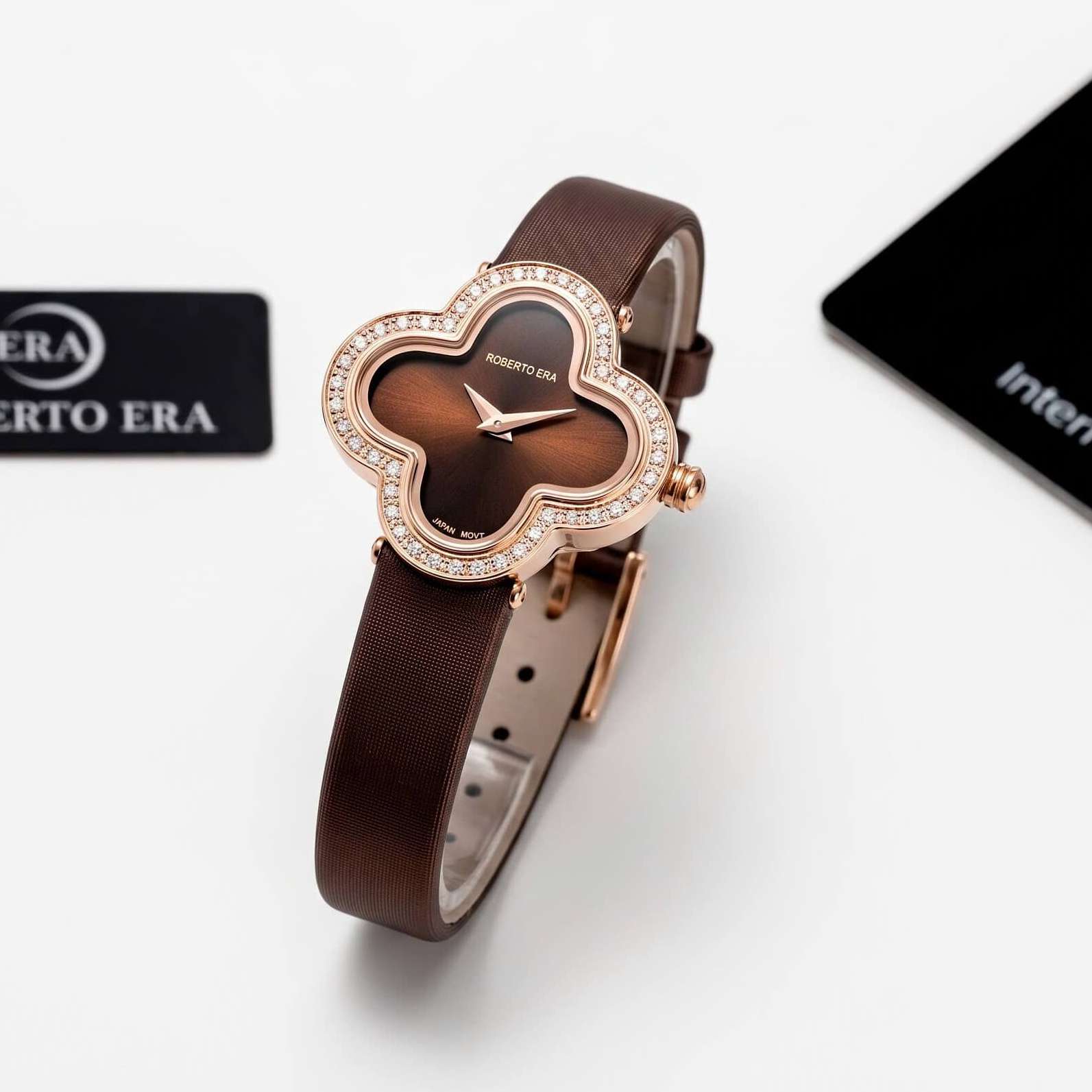 Đồng Hồ Nữ Roberto Era Dây Da Nâu Mặt Cỏ 4 Lá Viền Đá Rose Size 28mm ER2600 Chính Hãng
