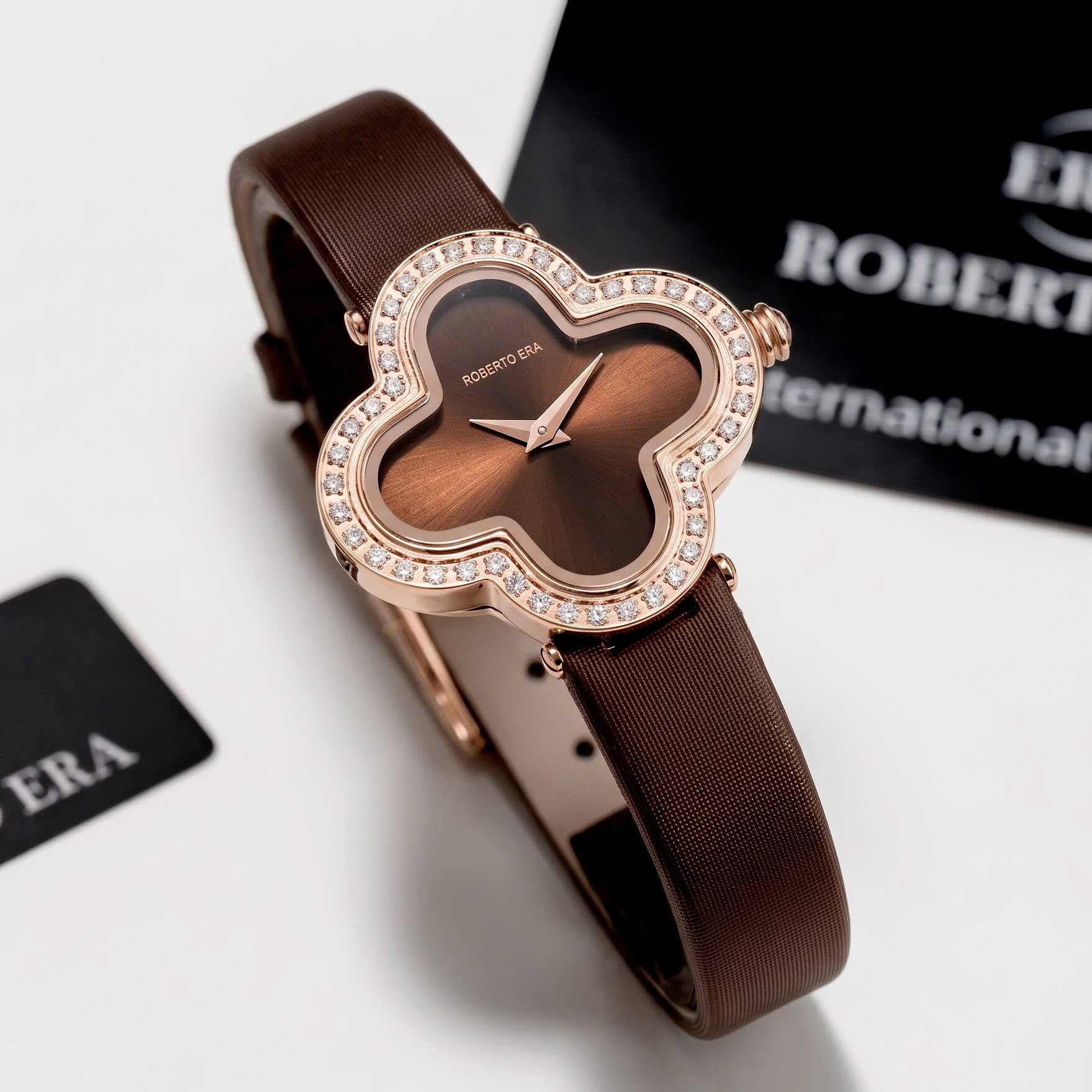 Đồng Hồ Nữ Roberto Era Dây Da Nâu Mặt Cỏ 4 Lá Viền Đá Rose Size 28mm ER2600 Chính Hãng