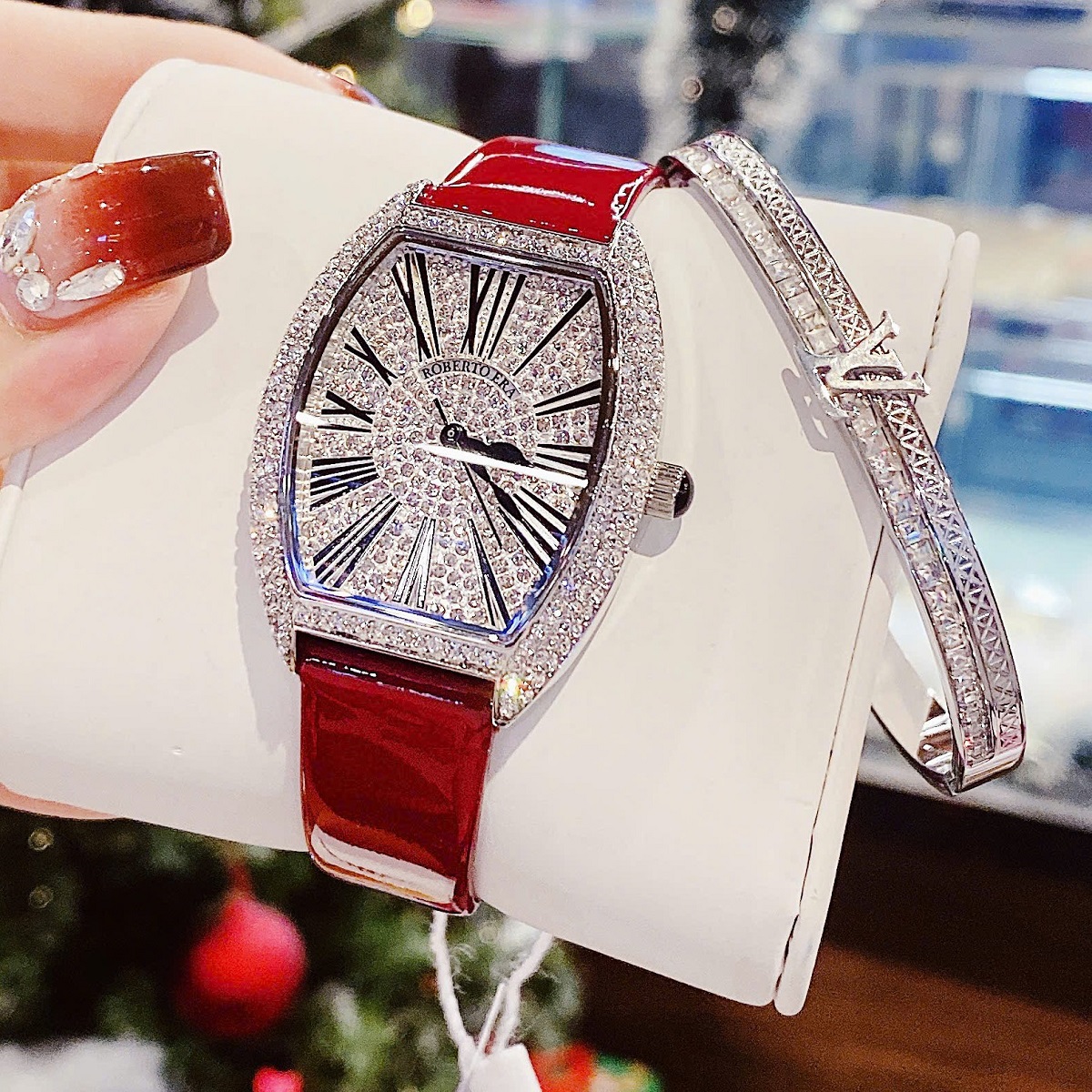 Đồng Hồ Nữ Roberto Era Mặt Ovan Đính Full Đá Vạch La Mã Dây Da Đỏ Kim Loại Silver Size 36mm