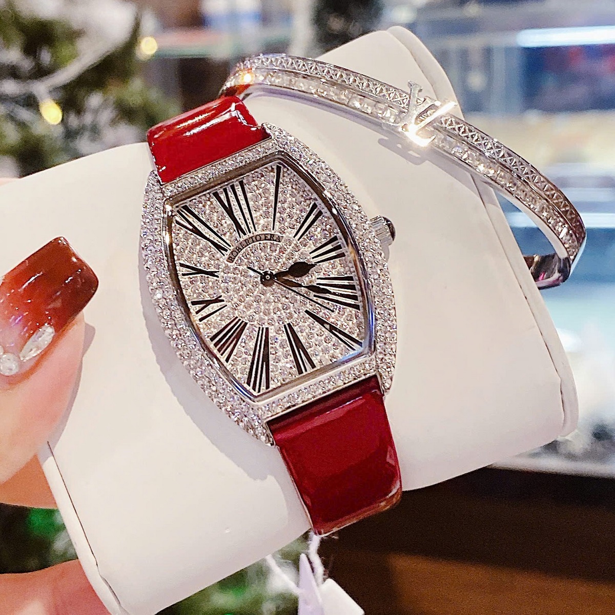 Đồng Hồ Nữ Roberto Era Mặt Ovan Đính Full Đá Vạch La Mã Dây Da Đỏ Kim Loại Silver Size 36mm