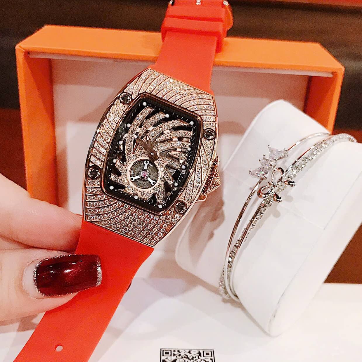 Set Đồng Hồ Nữ Hanboro Dây Cao Su Đỏ Chính Hãng Đính Đá Rose Gold Size 31x44mm Quartz Tặng Kèm Lắc Tay