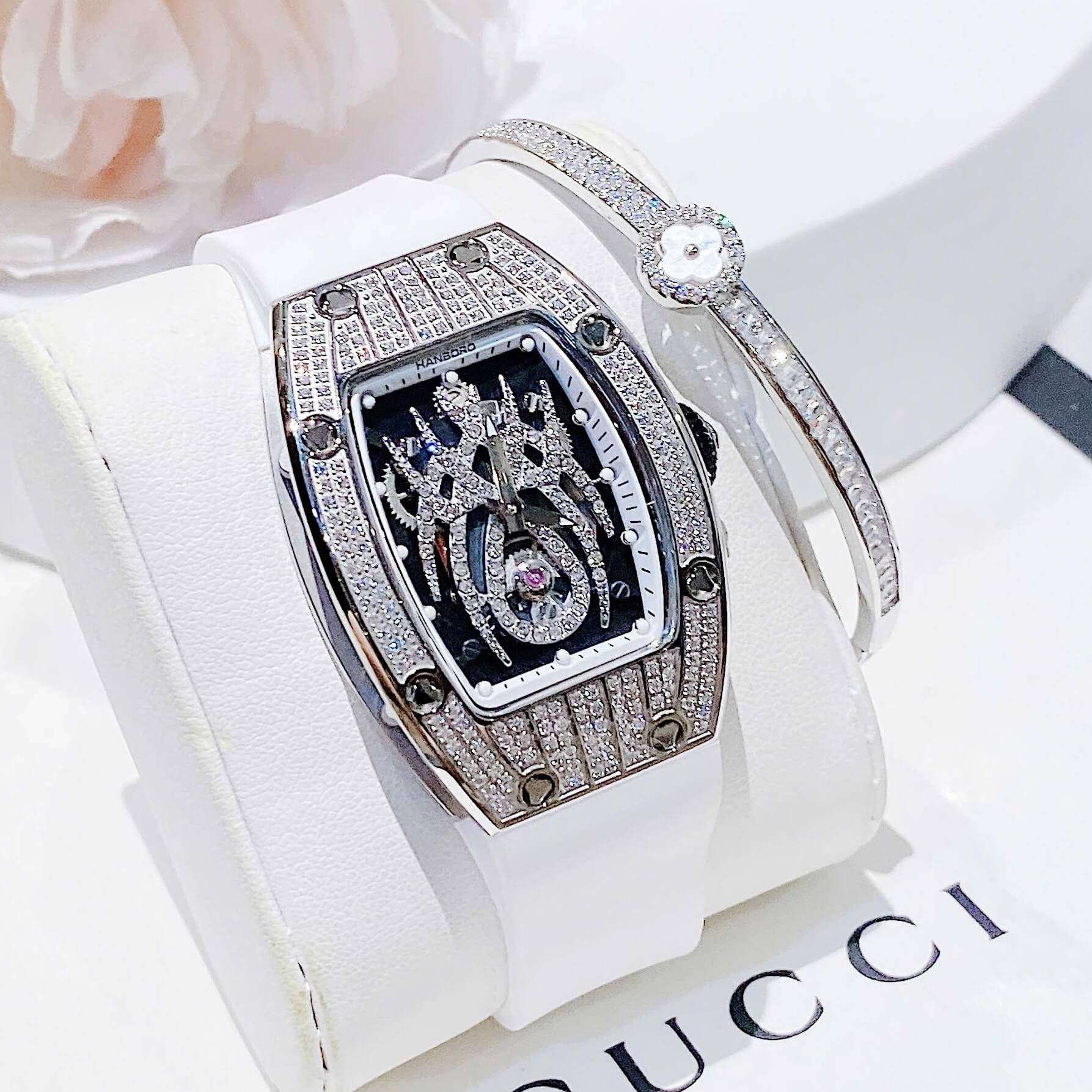 Set Đồng Hồ Nữ Hanboro Mặt Nhện Dây Cao Su Trắng Chính Hãng Đính Đá Silver Size 31x44mm Quartz Tặng Kèm Lắc Tay