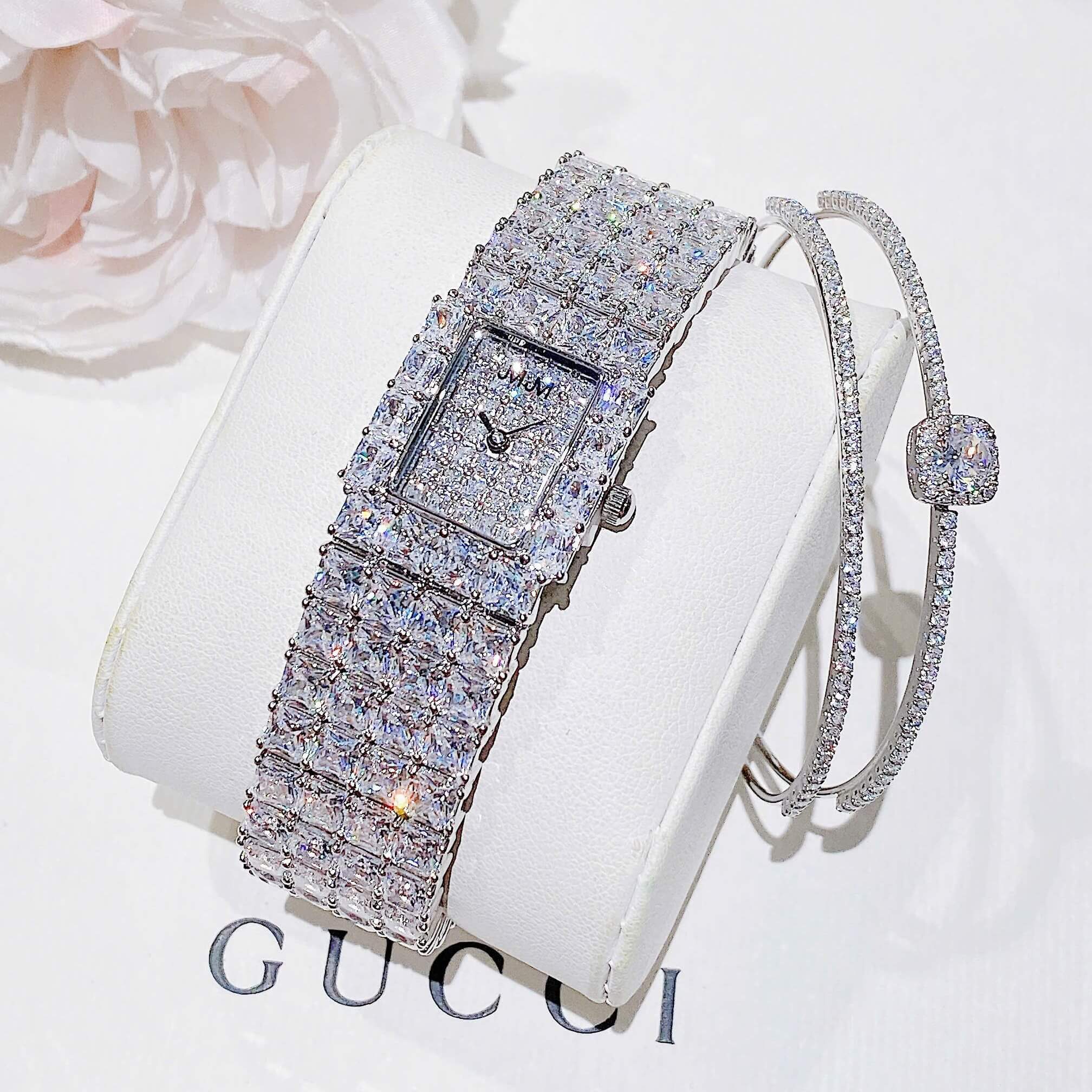 Set Đồng Hồ Nữ Jimi Jimi Dáng Vuông Đính Đá Bạc Size 21x27mm JM 86009 Tặng Kèm Vòng Tay