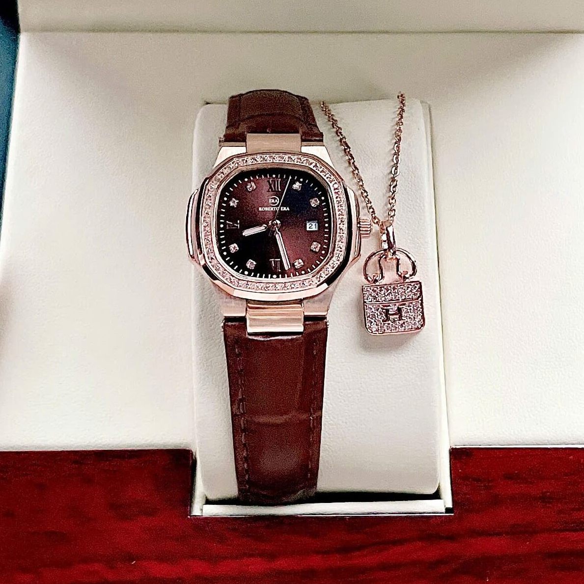 Set Đồng Hồ Nữ Roberto Era Chính Hãng Dây Da Nâu Mặt Nâu Vỏ Rose Size 20x30mm RE1501A Tặng Kèm Phụ Kiện