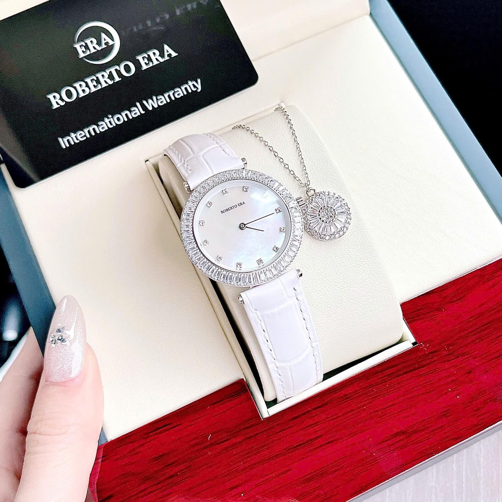 Set Đồng Hồ Nữ Roberto Era Chính Hãng Dây Da Trắng Mặt Xà Cừ Viền Đá Silver Size 33mm RE1803 Tặng Kèm Dây Chuyền