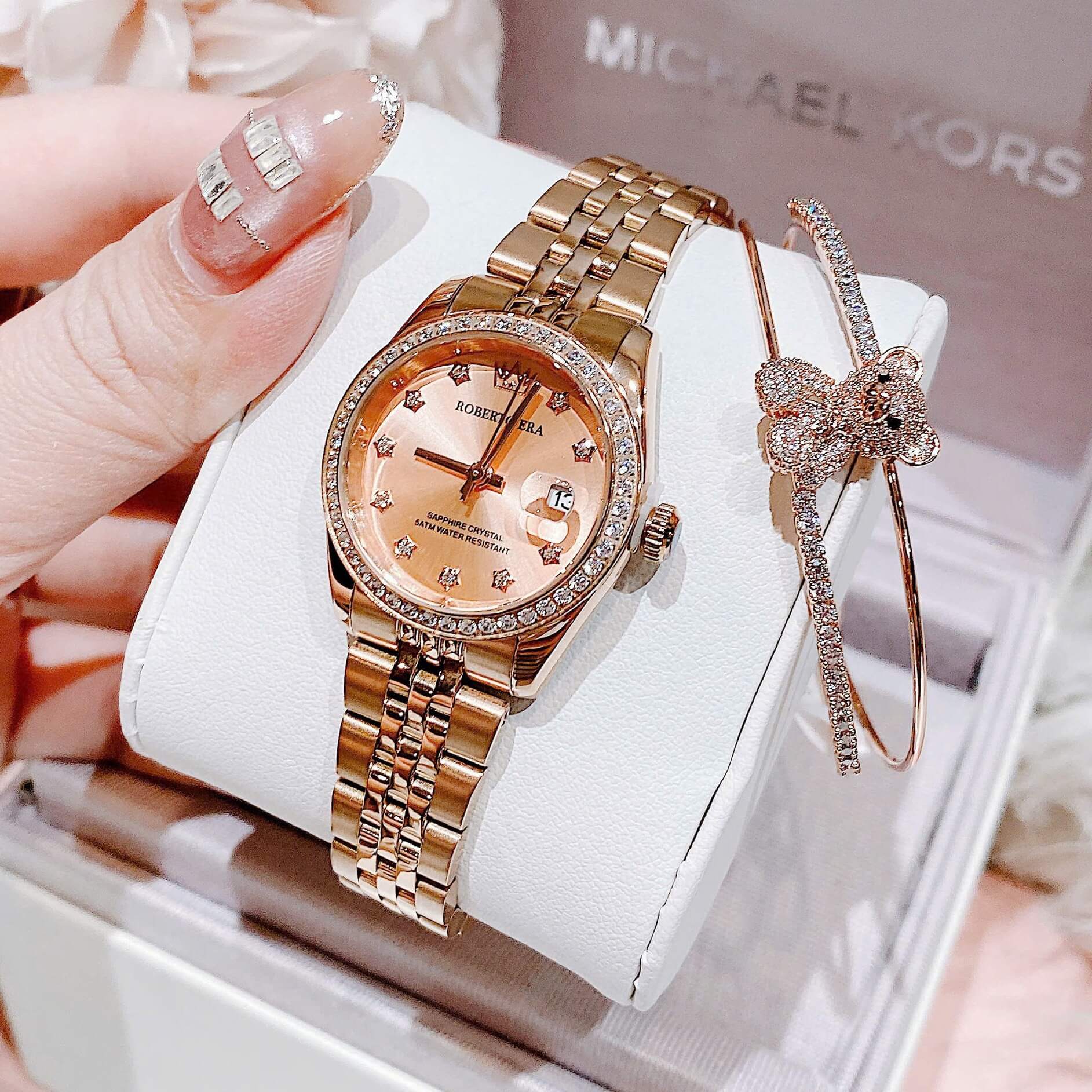 Set Đồng Hồ Nữ Roberto Era Chính Hãng Dây Thép Vàng Hồng Size 28mm Viền Đính Đá RE1203A Tặng Kèm Vòng Tay