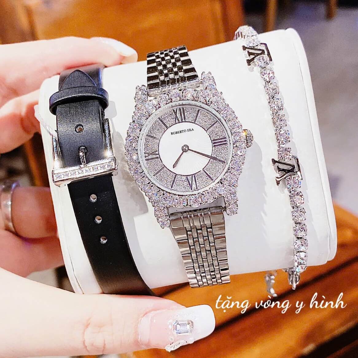 Set Đồng Hồ Nữ Roberto Era Dây Da Đen Đính Đá Silver Size 32mm RE8344 Tặng Kèm Bộ Dây Kim Loại Và Vòng Tay