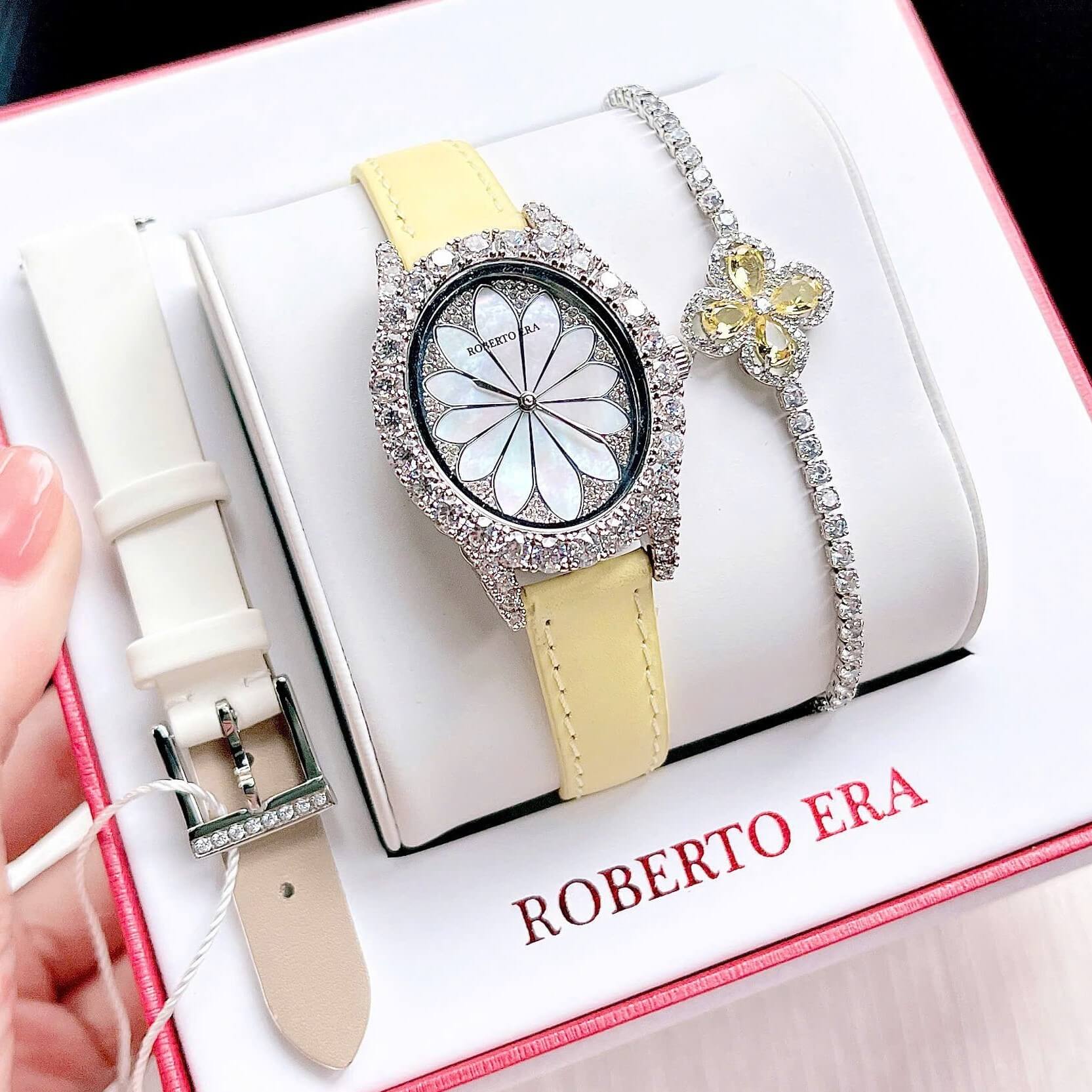 Set Đồng Hồ Nữ Roberto Era Dây Da Lụa Trắng Mặt Oval Họa Tiết 12 Cánh Hoa Size 33mm Viền Đá RE2201 Tặng Kèm Bộ Dây Da Và Vòng Tay