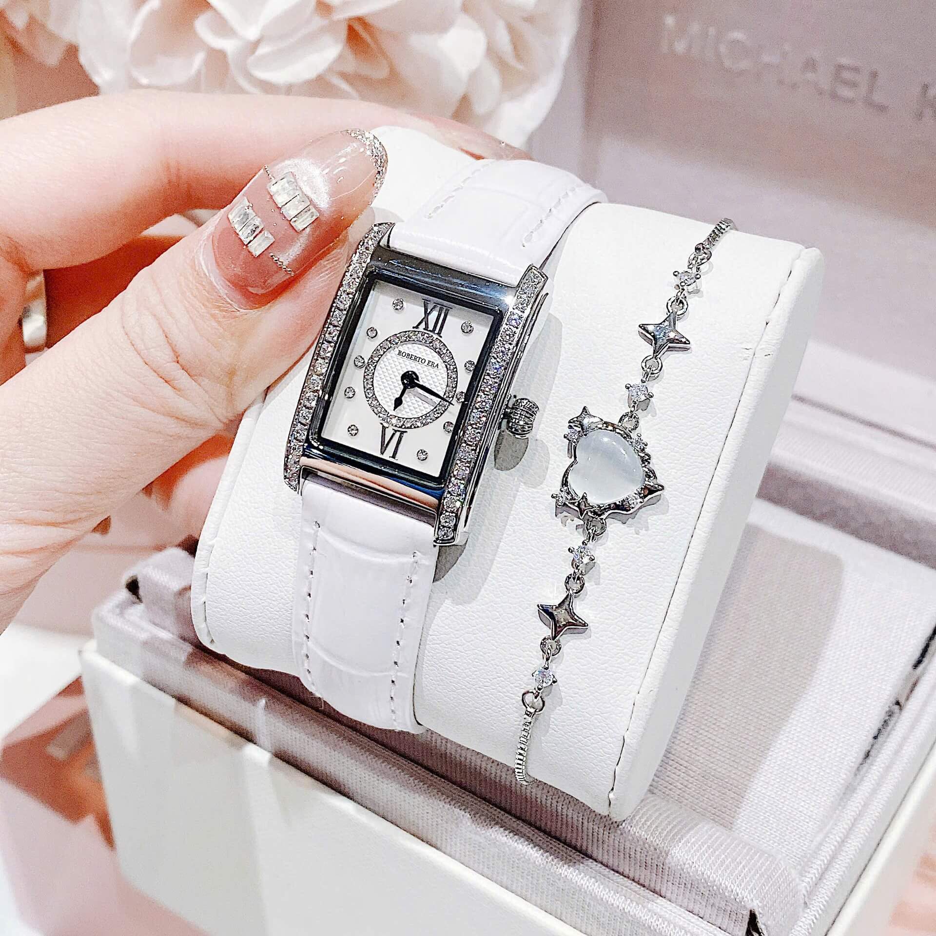 Set Đồng Hồ Nữ Roberto Era Dây Da Trắng Mặt Chữ Nhật Size 28mm Viền Mặt Đính Đá Vỏ Silver RE350