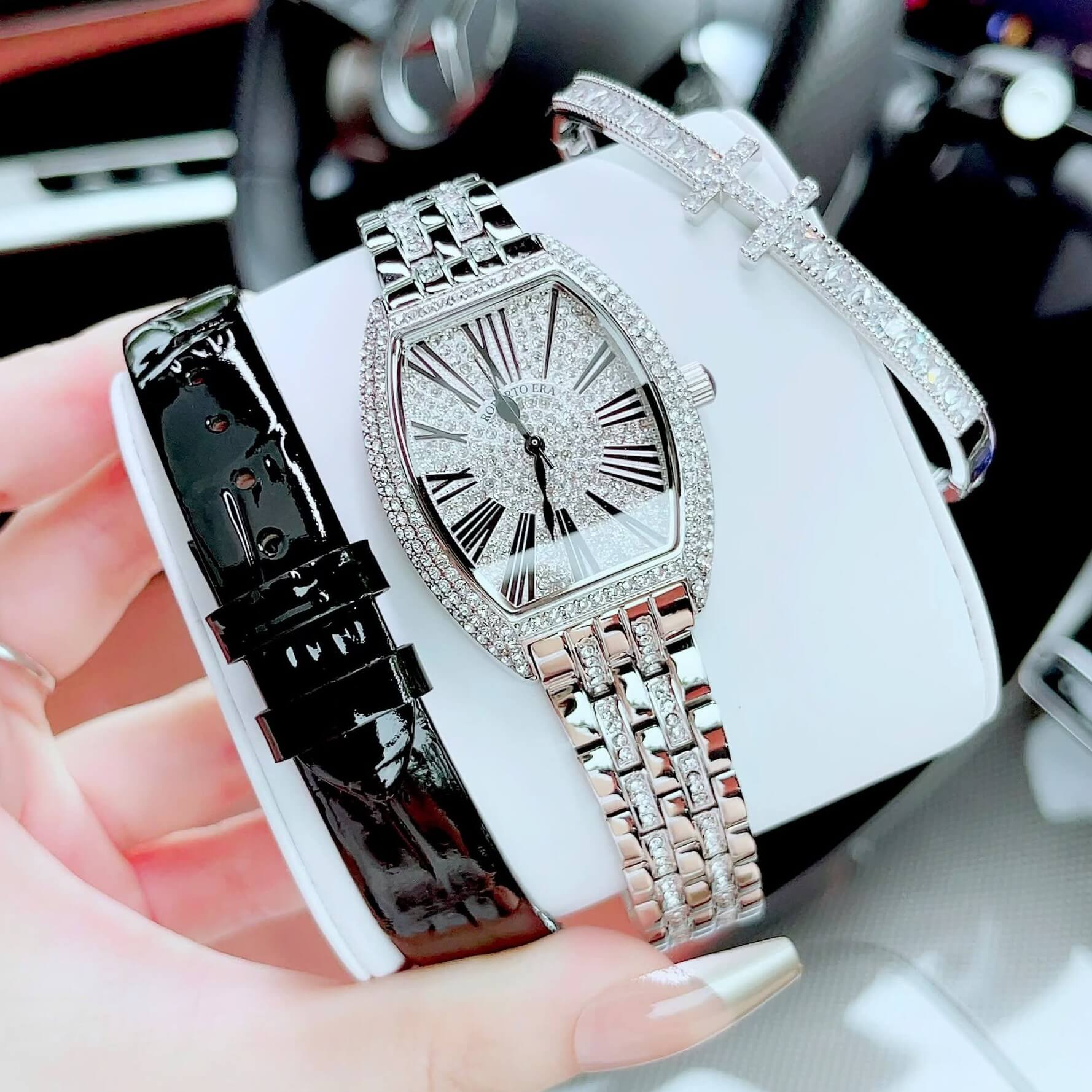Set Đồng Hồ Nữ Roberto Era RE022 Dây Da Đen Mặt Chữ Nhật Đính Đá Size 36mm Tặng Kèm Dây Kim Loại Và Vòng Tay