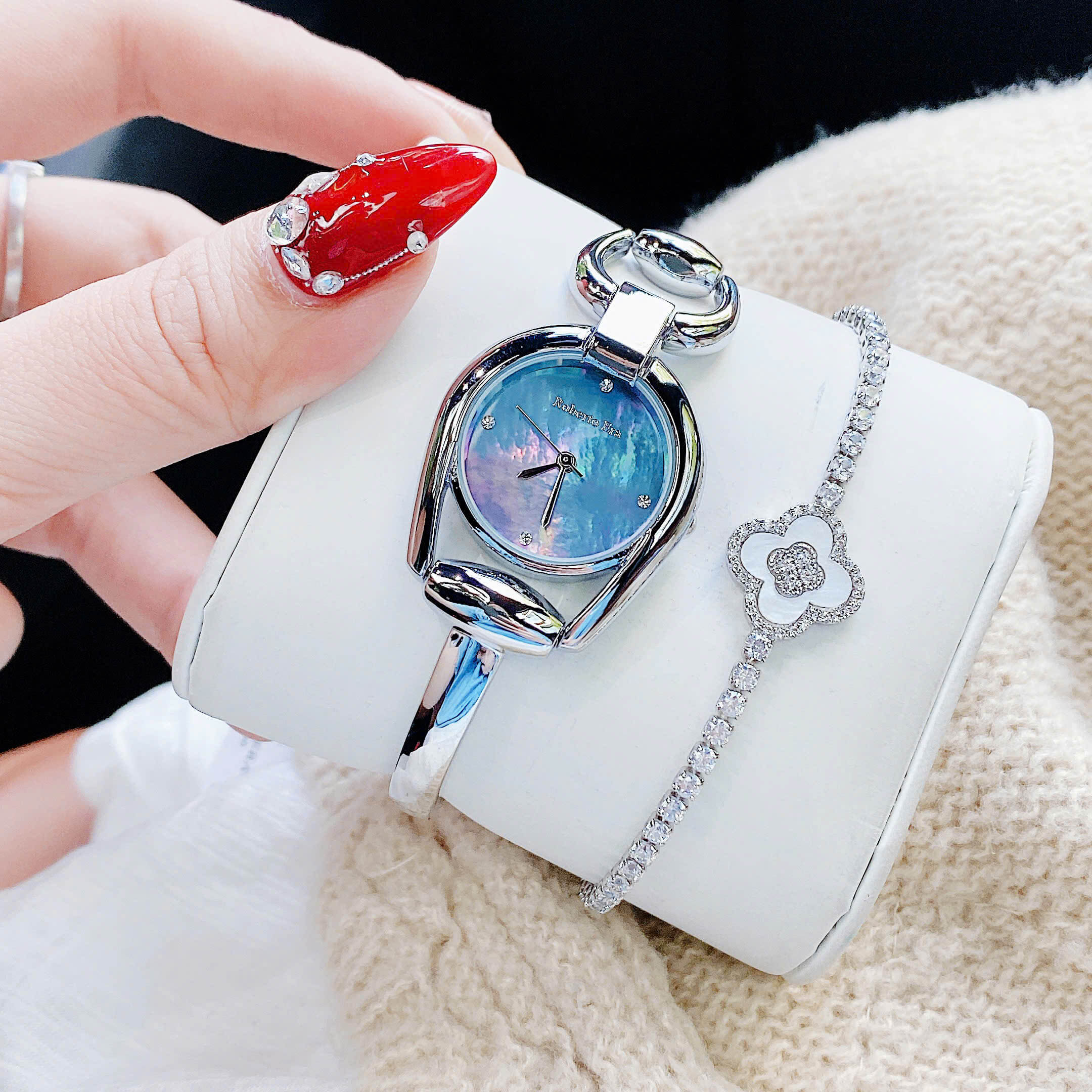 Set Đồng Hồ Nữ Roberto Era RE9102 Dây Lắc Tay Silver Mặt Xà Cừ Xanh Dáng Gucci Size 28mm