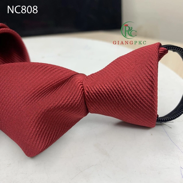 Cà vạt bản to