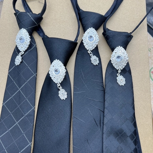 cà vạt nam bản nhỏ thắt sẵn