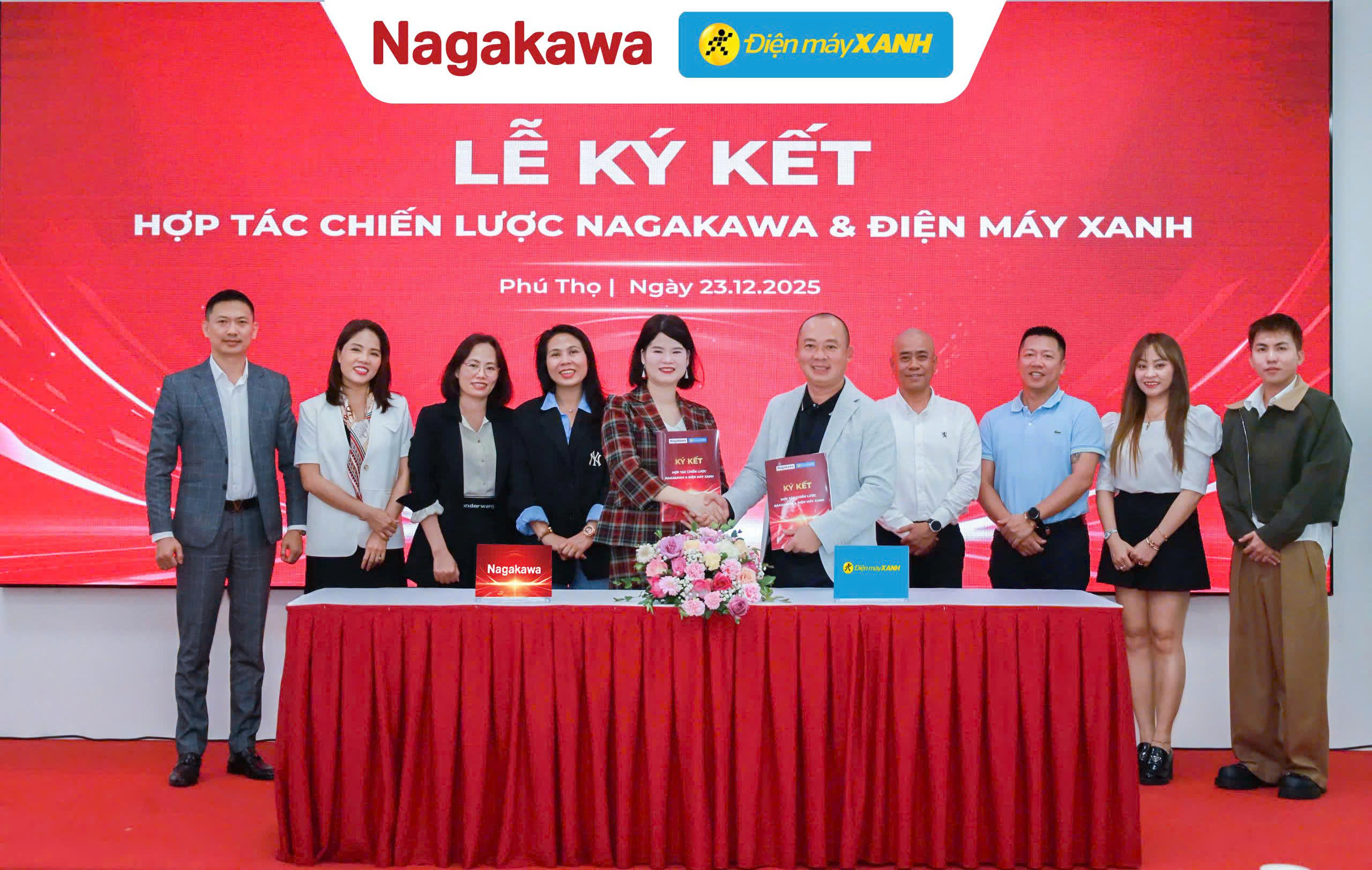 CEO Nagakawa Nguyễn Thị Huyền Thương và CEO Điện Máy xanh Đoàn Văn Hiểu Em ký kết hợp tác toàn diện, bao phủ ba ngành hàng: điện lạnh, gia dụng và thiết bị nhà bếp