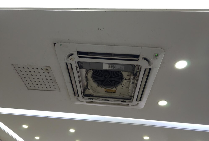 Cảm biến nhiệt độ bị hỏng hoặc bám bẩn là nguyên nhân gây ra lỗi điều hoà âm trần nháy đèn