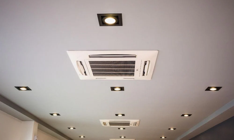 Nếu bạn băn khoăn nên lắp điều hòa âm trần hay điều hòa cây, về giá thành, điều hòa âm trần có mức giá cao hơn điều hòa cây