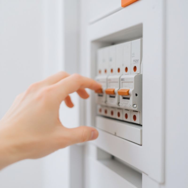  Sử dụng cầu dao để bật tắt điều hòa, nhưng không nên sử dụng lâu dài