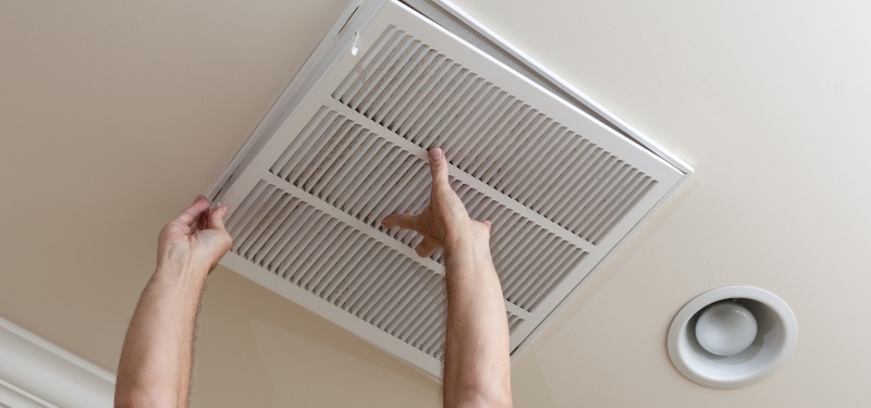 Dàn lạnh quá bẩn hoặc bị đóng tuyết cũng là nguyên nhân khiến điều hoà tự ngắt