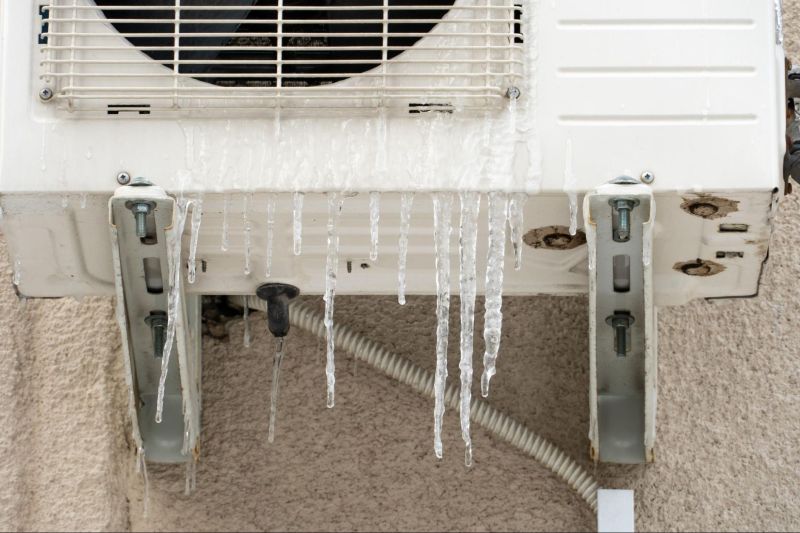 Dàn nóng có biểu hiện bị đóng băng, đóng tuyết bất thường