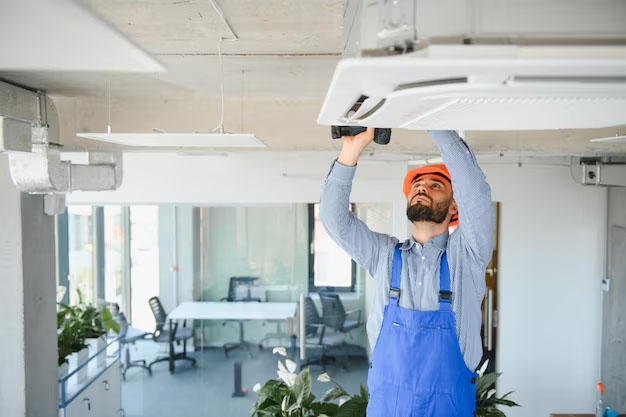 Nếu vệ sinh điều hòa âm trần nối ống gió không đúng cách có thể gây hỏng hóc