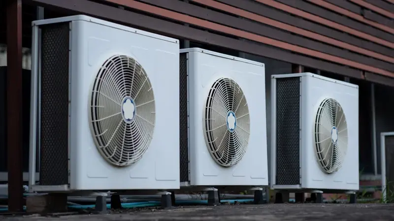 Lớp vỏ bảo vệ bằng kim loại chống gỉ giúp che chắn linh kiện bên trong khỏi tác động thời tiết