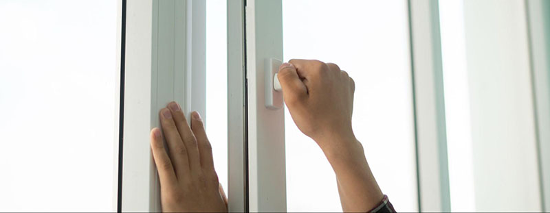 Đóng kín cửa để hạn chế hơi ẩm xâm nhập