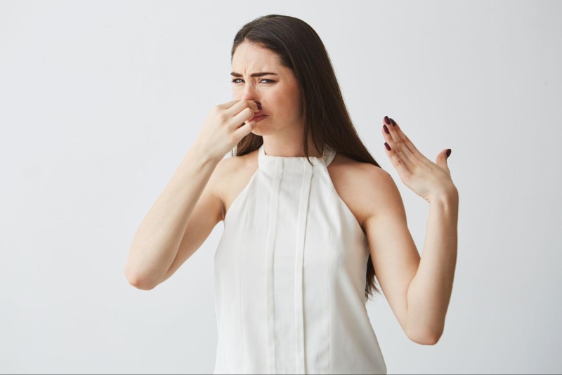 Mùi hôi tích tụ lâu ngày sẽ ảnh hưởng đến sức khỏe người dùng