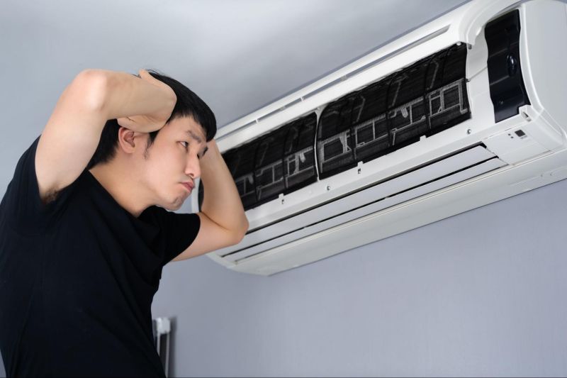 Người dùng không thể bật tắt điều hòa được có thể do thiết bị chưa ăn điện