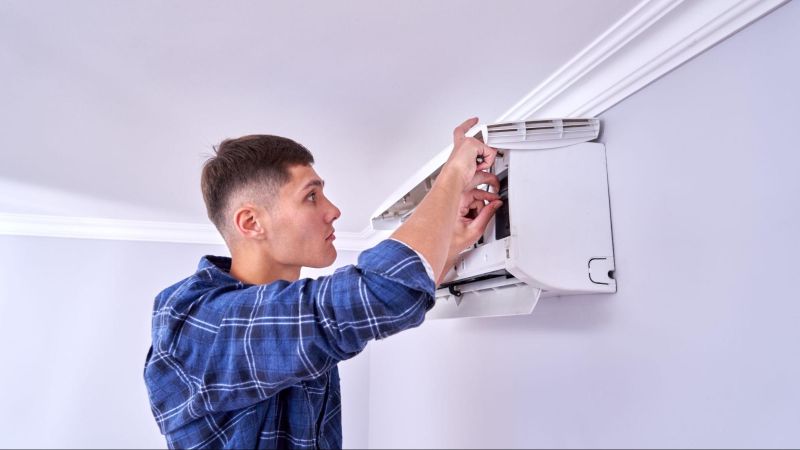 Kiểm tra vị trí của các bộ phận như dàn lạnh, dàn nóng,...xem đã đúng chưa
