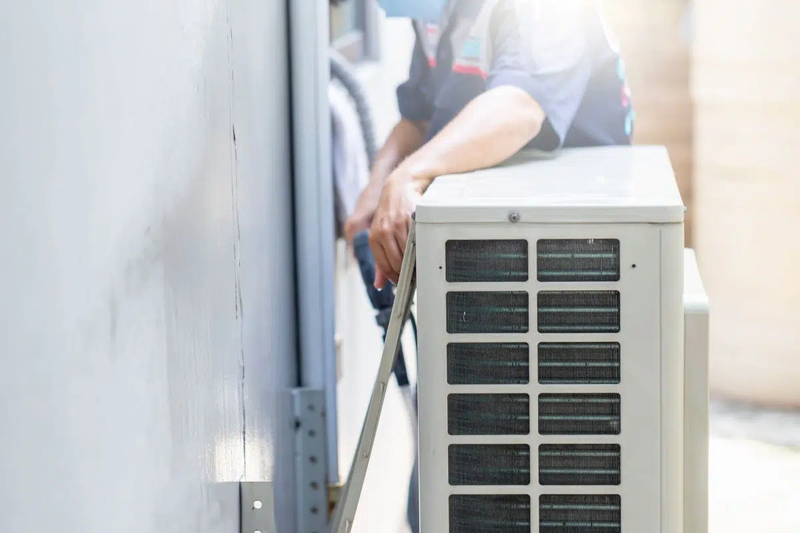 Vệ sinh dàn nóng giúp máy giải nhiệt ổn định hơn