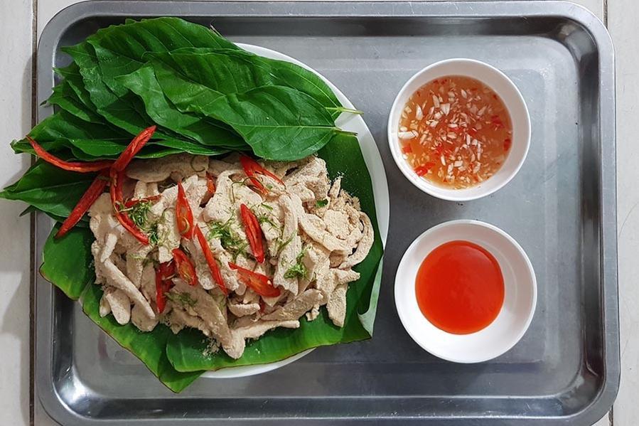 Sodium Benzoat có công dụng chống oxi hóa giúp giữ được độ tươi mới của nem bì 