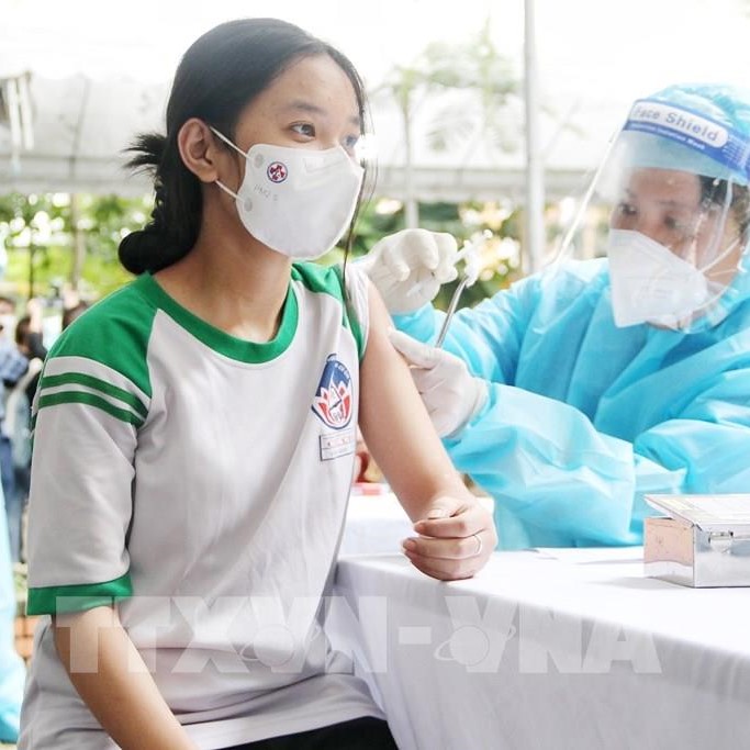 Chuyên gia lý giải tại sao vaccine COVID-19 'lành' với trẻ nhỏ