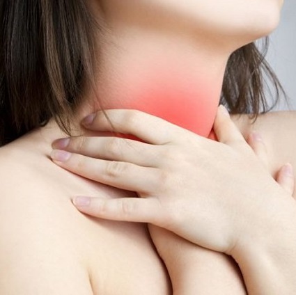 Đau rát họng nghi do mắc COVID-19 cần phải làm gì ?