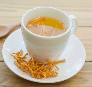 Trà thảo dược hỗ trợ giảm triệu chứng COVID-19