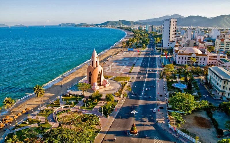  21 DAYS DISCOVERING AWESOME VIETNAM HOCHIMINH - MEKONG - NHATRANG - HOIAN - DANANG - NINHBINH - HANOI 
