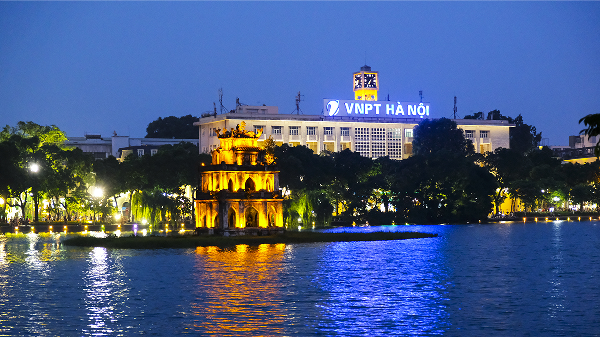 16 DAYS DISCOVERING VIETNAM AND CAMBODIA HANOI - NINHBINH - HALONGBAY - HOIAN - SAIGON - SIEMREAP