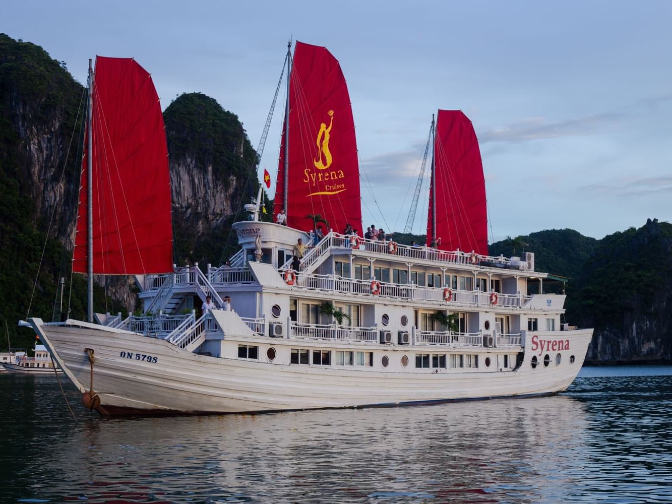 DU THUYỀN  SYRENA 2 NGÀY 1 ĐÊM THĂM VỊNH 5 SAO