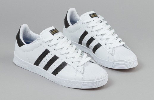 cach-phan-biet-giay-adidas-superstar-chinh-hang-va-giay-fake-tren-tung-chi-tiet